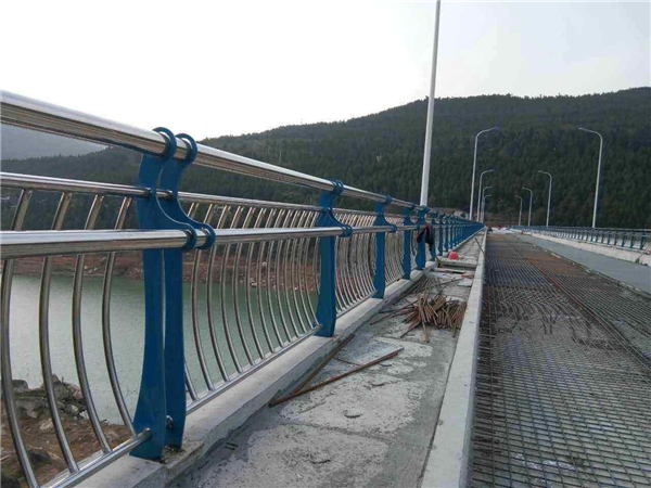 宜春不锈钢桥梁护栏的特点及其在桥梁安全中的重要作用